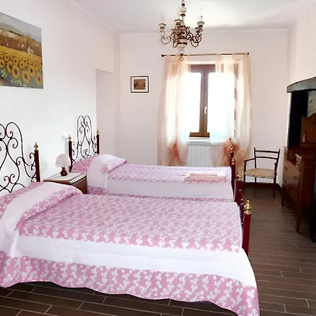 Charming In With Enclosed Garden And Fireplace Villa