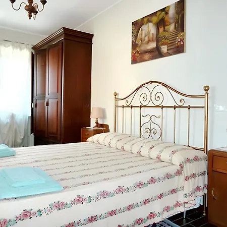 Charming In With Enclosed Garden And Fireplace Villa *