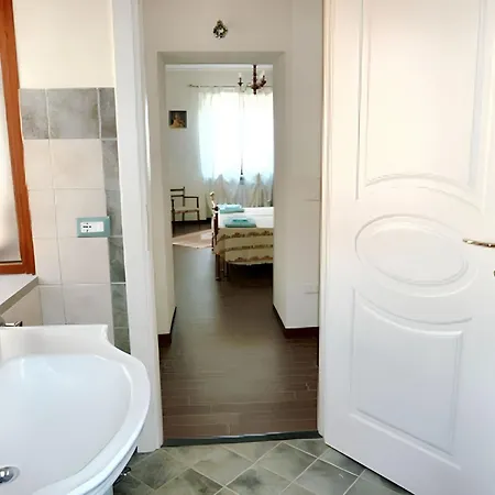 Charming In With Enclosed Garden And Fireplace * 바르가