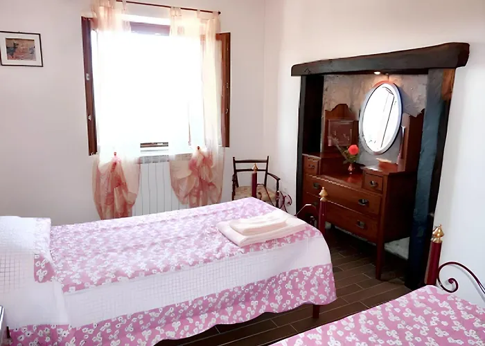 Charming In With Enclosed Garden And Fireplace Βίλα Barga