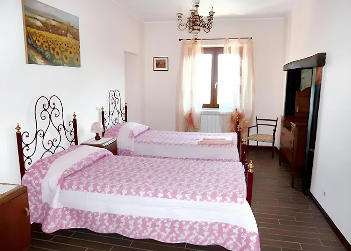 Charming In With Enclosed Garden And Fireplace Βίλα