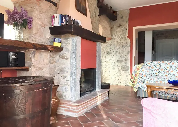 Βίλα Charming In With Enclosed Garden And Fireplace