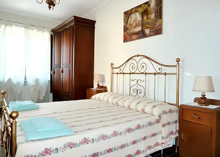 Charming In With Enclosed Garden And Fireplace Βίλα *